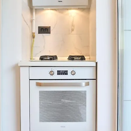 Mg Brothers In Infinity Apartment Mamaia